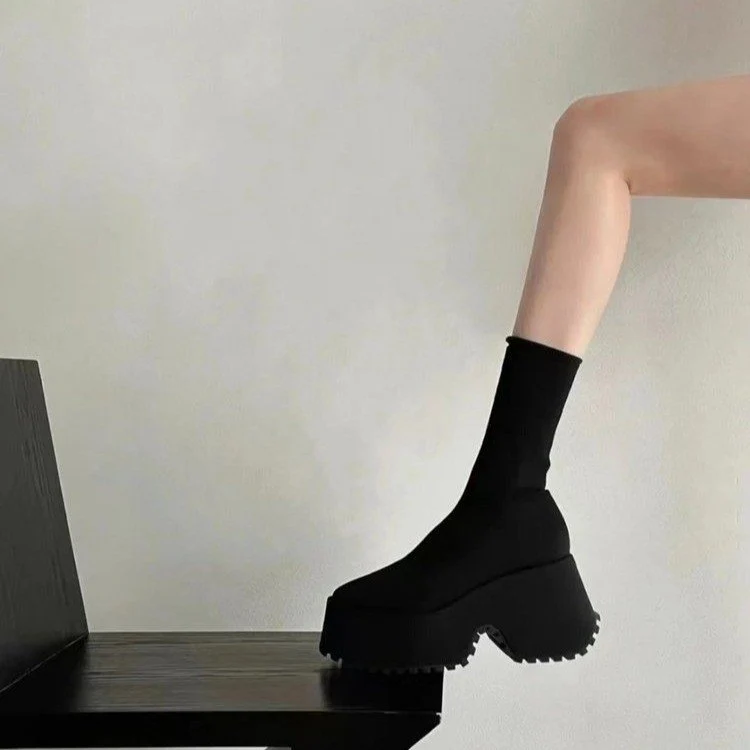 Damen Plateau‑Sock‑Boots mit markanter Lug‑Sohle und skulpturaler Plattform Drune