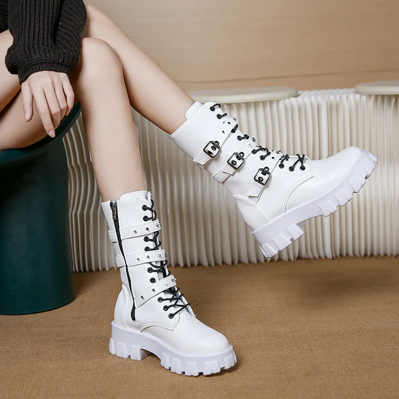 Damen Plateau-Bikerstiefel mit dreifacher Zierschnalle und massiver Profilsohle Drune