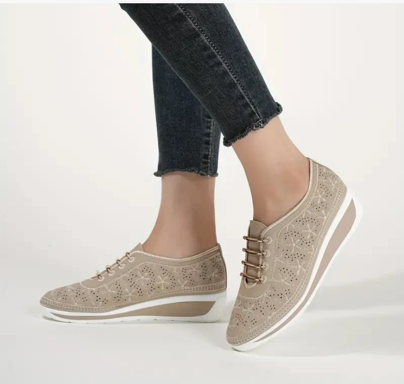 Damen Perforierte Keil‑Sneaker mit elastischer Schnürung und gepolstertem Komfortfußbett Drune