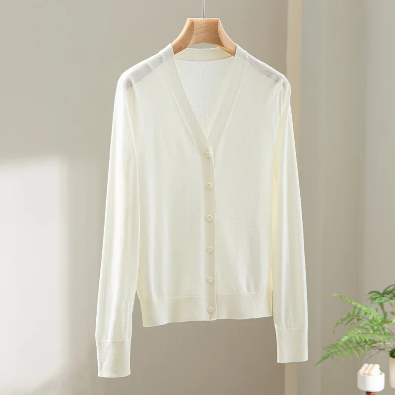Damen Feinstrick-Cardigan mit V-Ausschnitt, Knopfleiste und Rippbündchen Drune