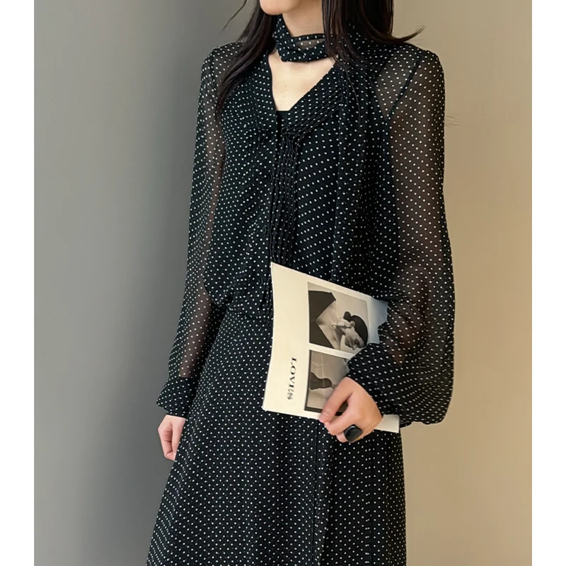 Damen Chiffonbluse mit Schleifenkragen, feinem Punktprint und dekorativen Falten Drune