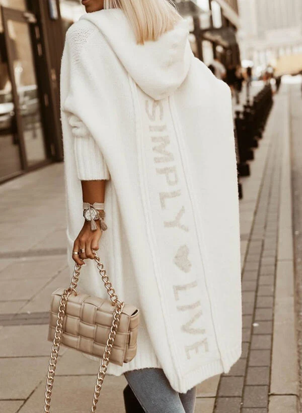 Damen Langer Kapuzen-Cardigan im Cape‑Stil mit Zopfstrick und Rücken‑Schriftzug Drune