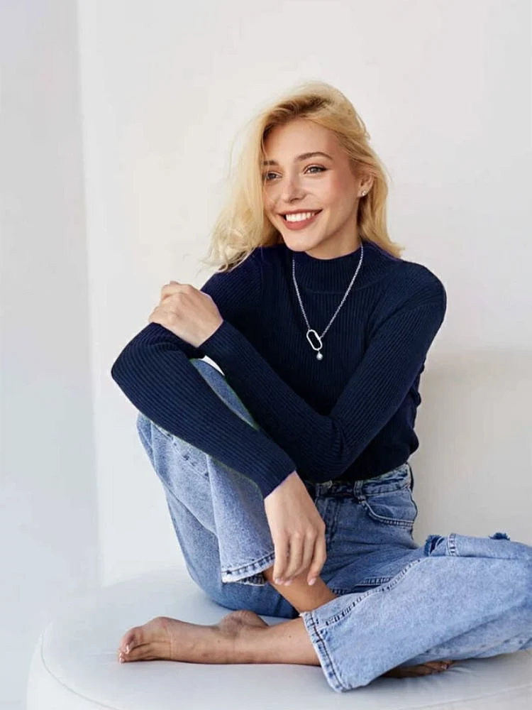 Damen Kurzgeschnittener Rippstrick‑Rollkragenpullover mit taillierter Passform Drune