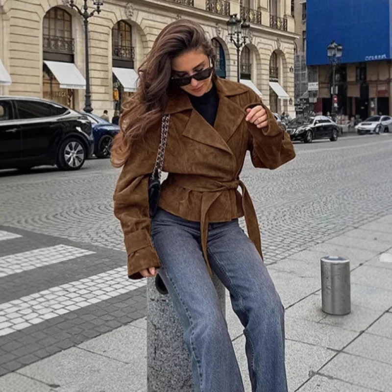 Damen Taillierte Wildleder‑Optik Kurzjacke mit Wickelgürtel und langen Manschetten Drune