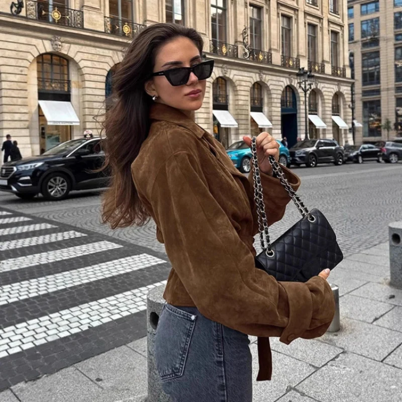Damen Taillierte Wildleder‑Optik Kurzjacke mit Wickelgürtel und langen Manschetten Drune