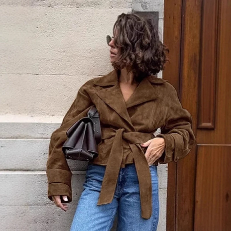 Damen Taillierte Wildleder‑Optik Kurzjacke mit Wickelgürtel und langen Manschetten Drune