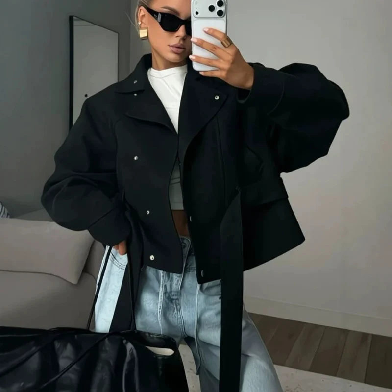 Damen Taillierte Kurzjacke im Blouson‑Stil mit Bindegürtel und Stehkragen Drune