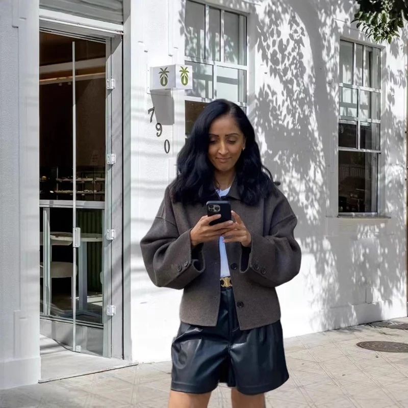 Damen Kurzjacke im Boxy‑Schnitt aus Wollmix mit Hemdkragen und Eingrifftaschen Drune