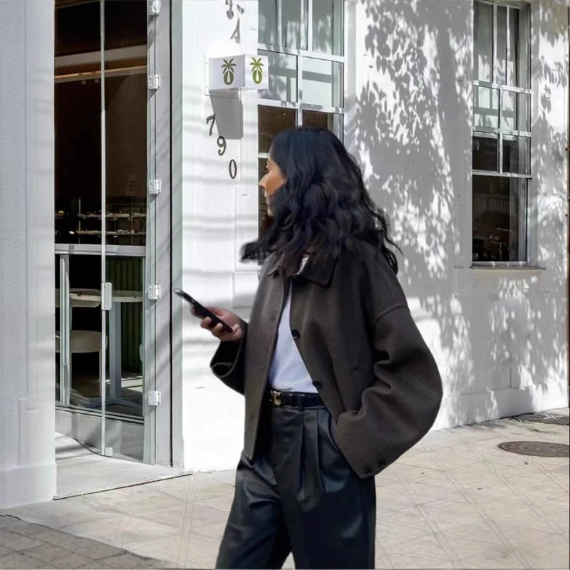 Damen Kurzjacke im Boxy‑Schnitt aus Wollmix mit Hemdkragen und Eingrifftaschen Drune