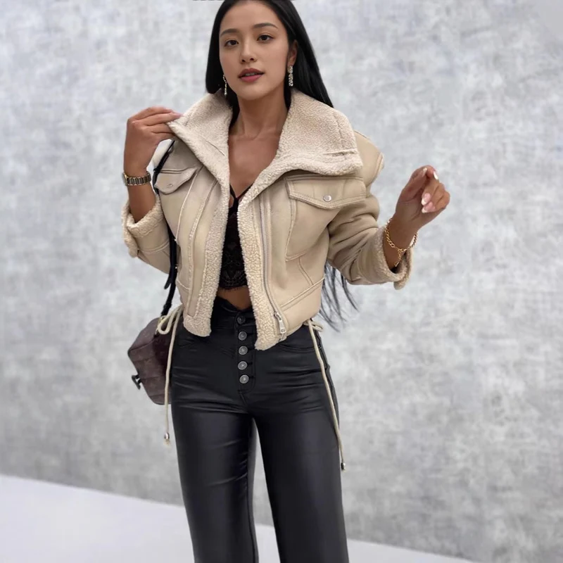 Damen Kurz geschnittene Bikerjacke mit Teddyfutter und Kontrastnähten Drune