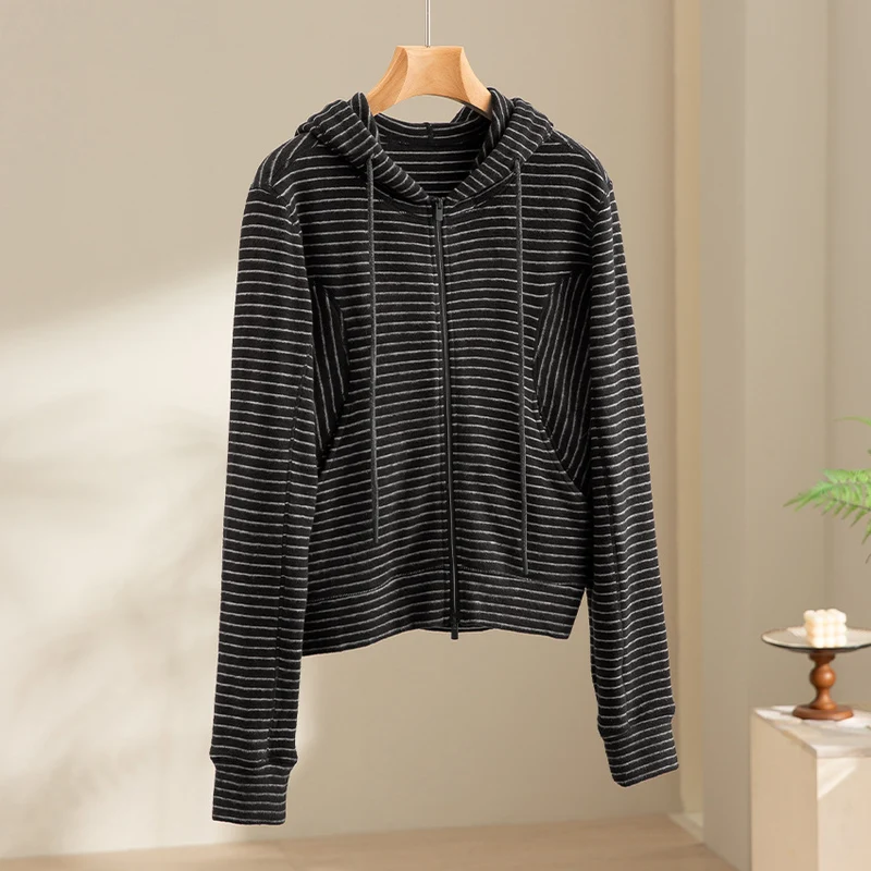 Damen Gestrickte Kapuzenjacke mit Reißverschluss und feinem Streifenmuster Drune