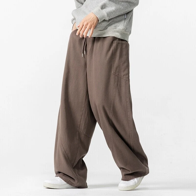 Herren Weite Loungehose mit Tunnelzug, aufgesetzten Taschen und markanten Panelnähten Drune