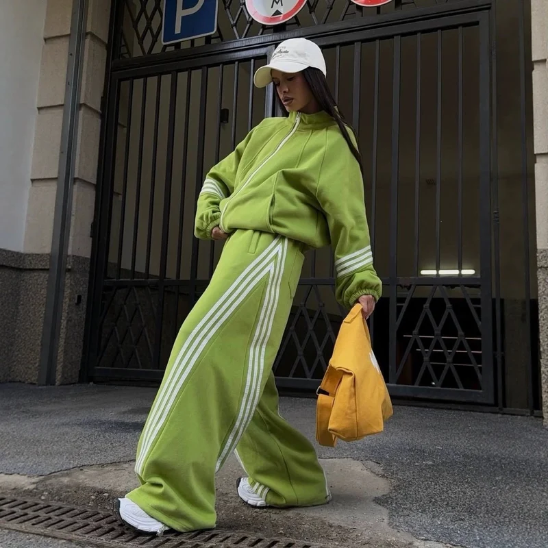 Damen weites Jogginganzug-Set aus Baumwollfleece mit Reißverschluss und seitlichen Kontraststreifen Drune