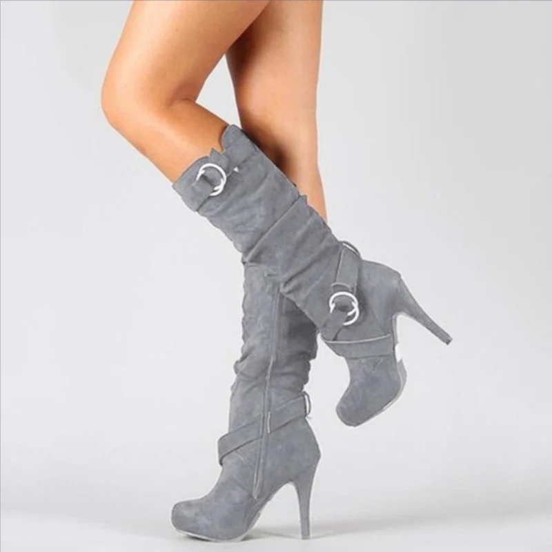 Damen kniehohe Stiefel mit schmalem Stilettoabsatz, Plateau und dekorativen Metallringen Drune