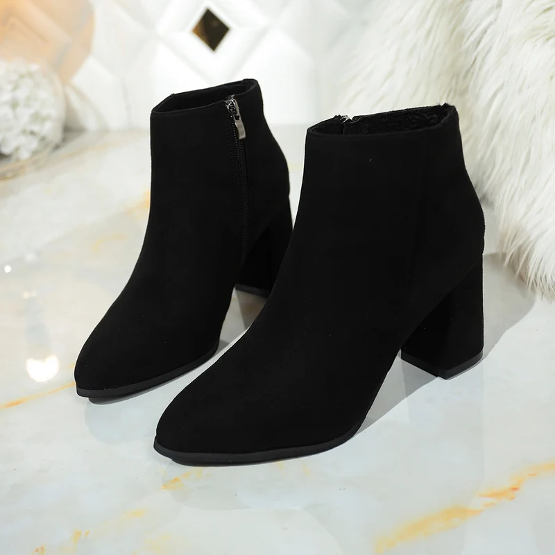 Damen Ankleboots mit Blockabsatz, spitzer Zehenpartie und seitlichem Reißverschluss Drune