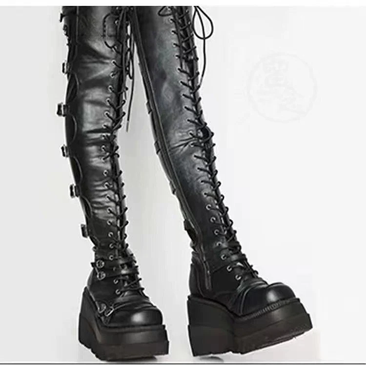 Damen Overknee-Boots im Biker-Stil mit durchgehender Schnürung, Seitenreißverschluss und klobiger Plateausohle Drune