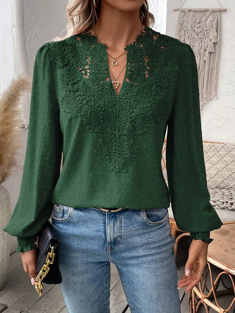 Damen Bluse mit Spitzen‑Plastron, V‑Ausschnitt und ballonartigen Ärmeln Drune