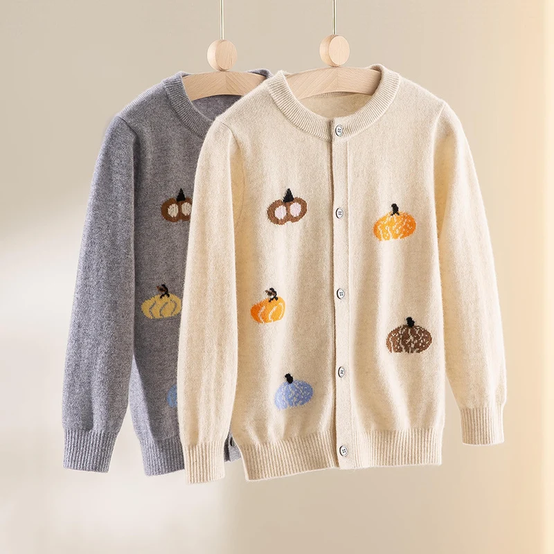Damen Strickjacke mit Intarsia-Kürbismotiven, Rundhalsausschnitt und Knopfleiste Drune