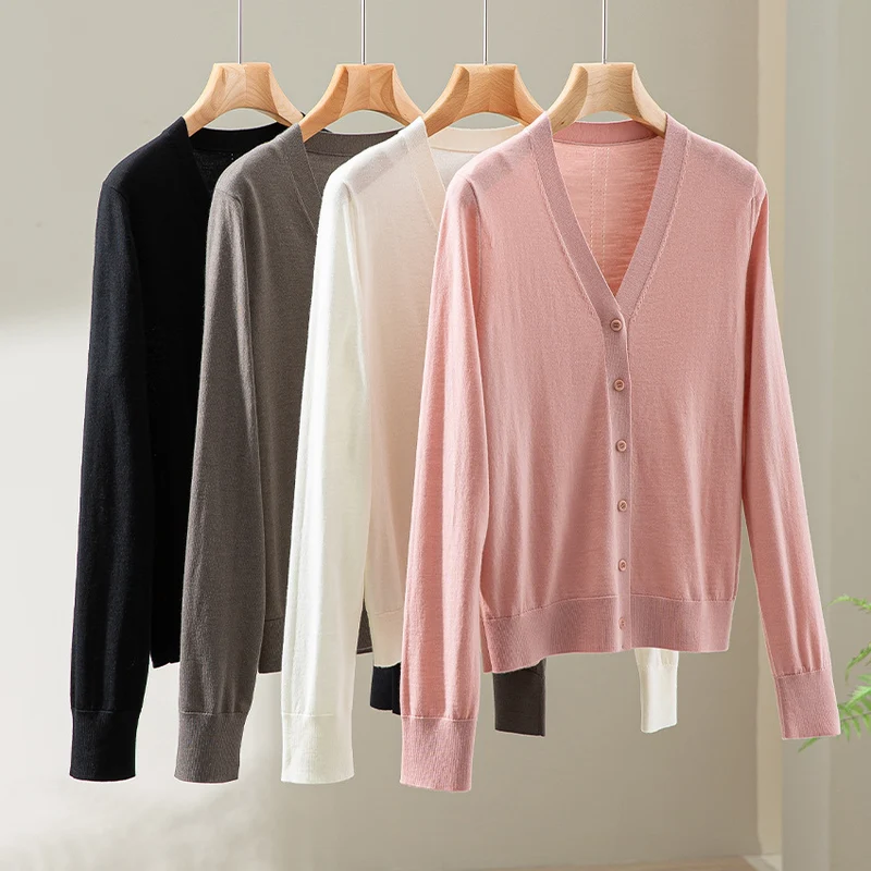 Damen Minimalistischer Merino‑Blend Cardigan mit V‑Ausschnitt und feinen Rippabschlüssen Drune