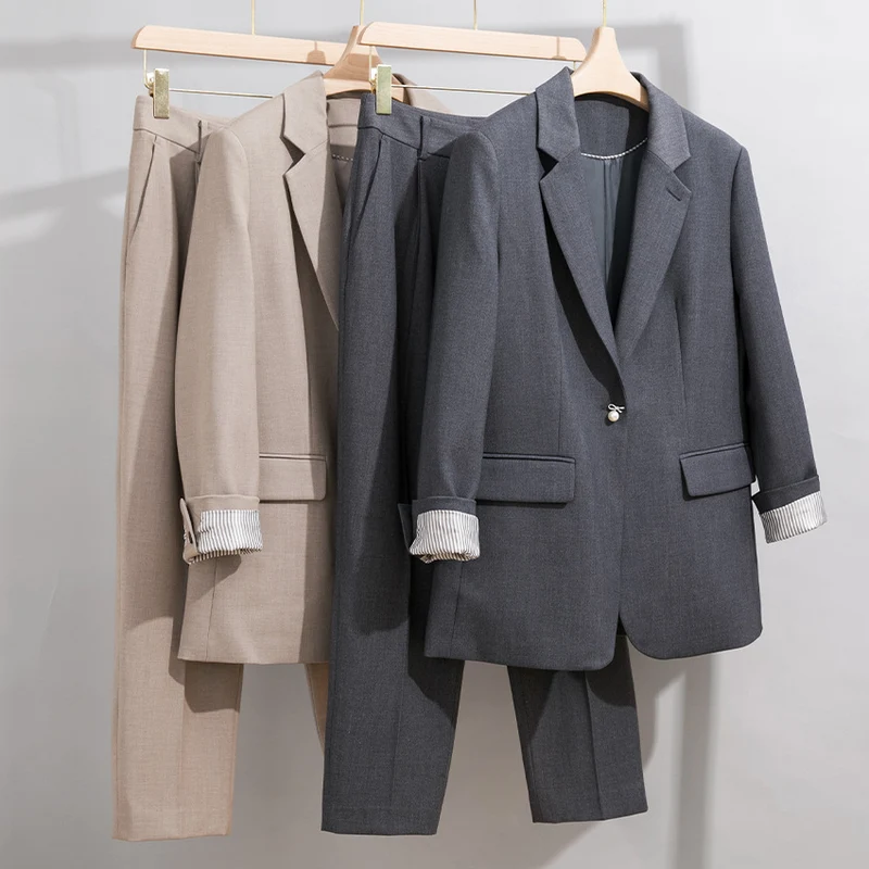Damen Legeres Tailoring-Set mit Longline-Blazer und hochtaillierter Bundfaltenhose Drune