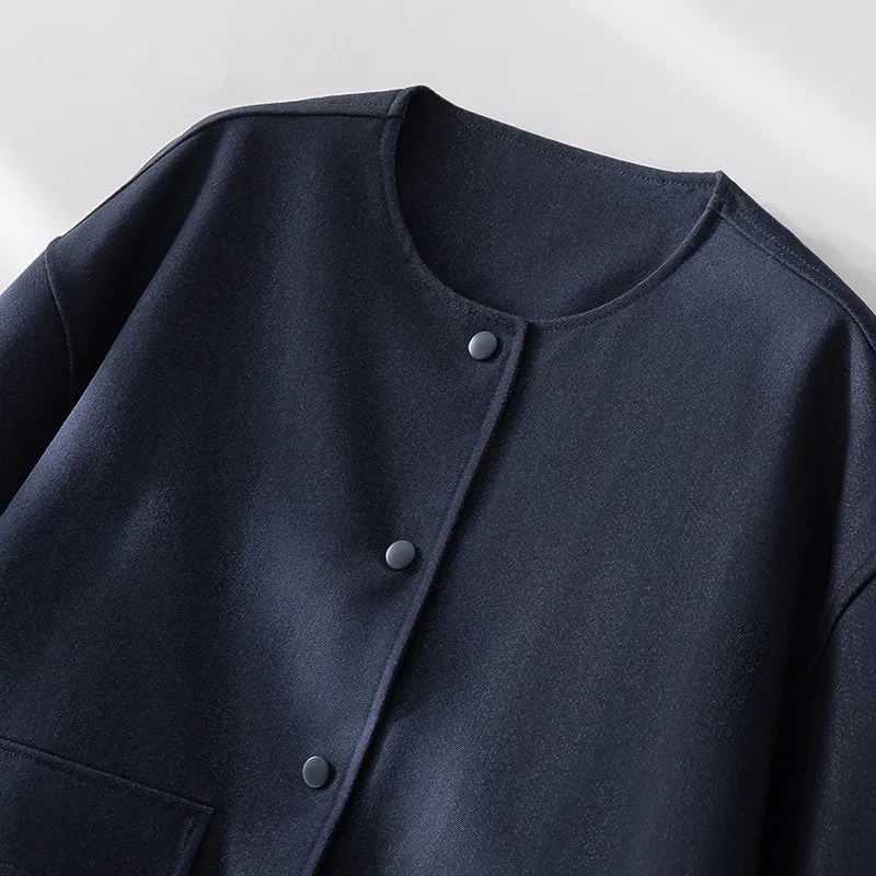 Damen Kurzjacke mit Rundhalsausschnitt, boxy Silhouette und aufgesetzten Pattentaschen Drune