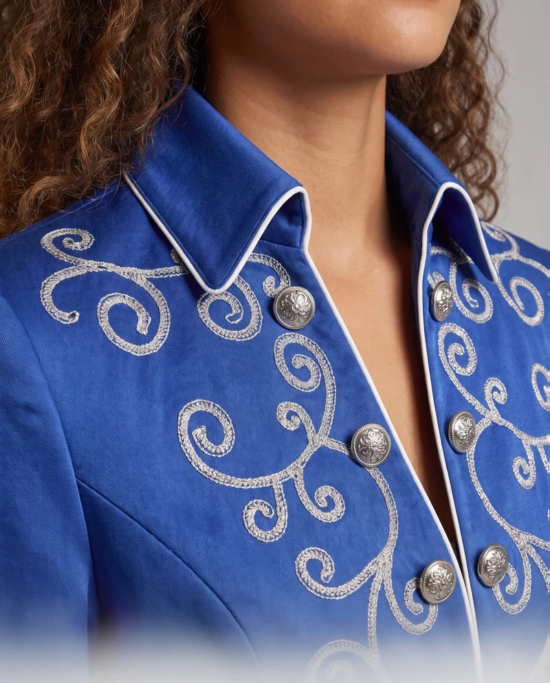 Damen eleganter Frackmantel mit aufwendigen Verzierungen und edlen Akzenten Drune