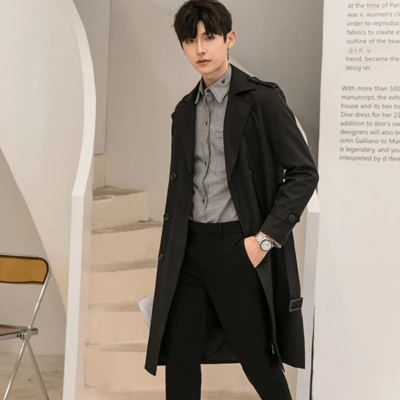 Herren Eleganter knielanger Trenchcoat aus leichtem Funktionsstoff mit Taillengürtel Drune