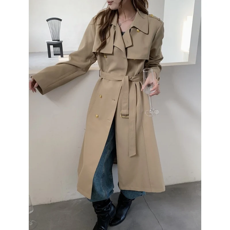 Damen Taillierter Trenchcoat mit Bindegürtel und goldenen Knopfdetails Drune