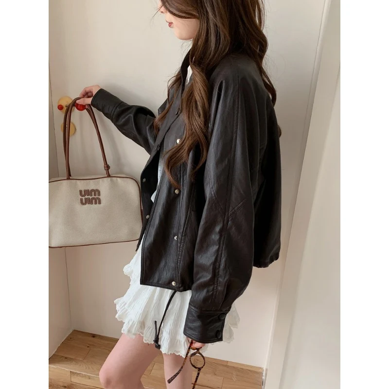 Damen Oversized Bikerjacke aus Kunstleder mit breitem Revers und voluminösen Ärmeln Drune
