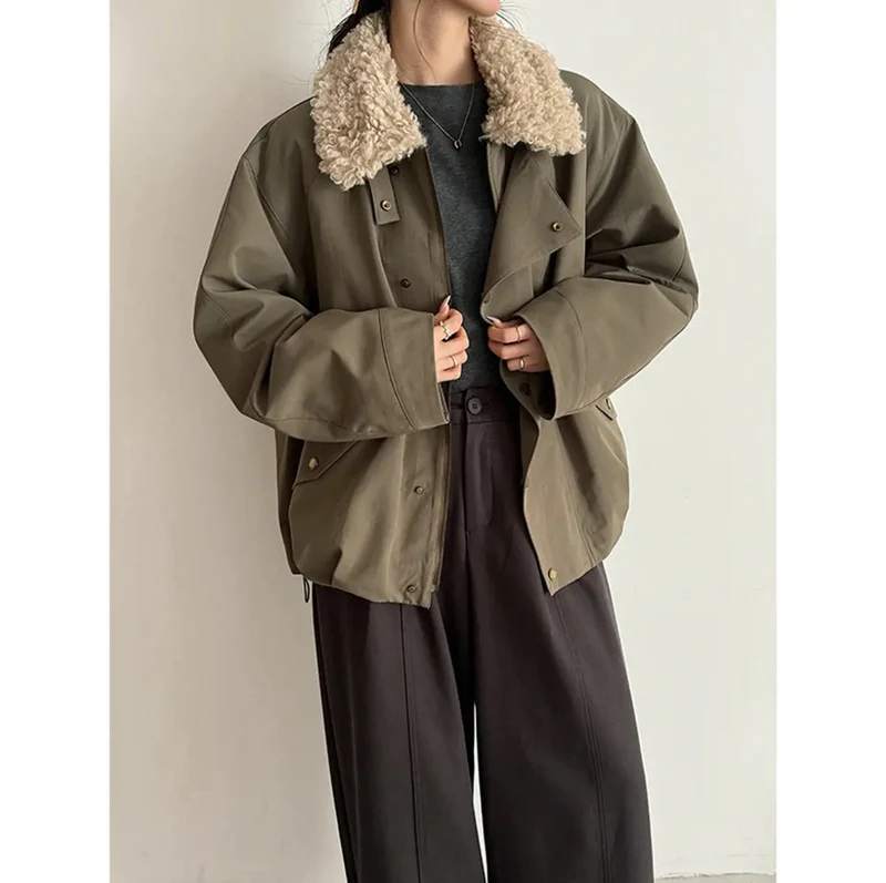 Damen Oversize-Kurzjacke mit Teddykragen und Pattentaschen Drune