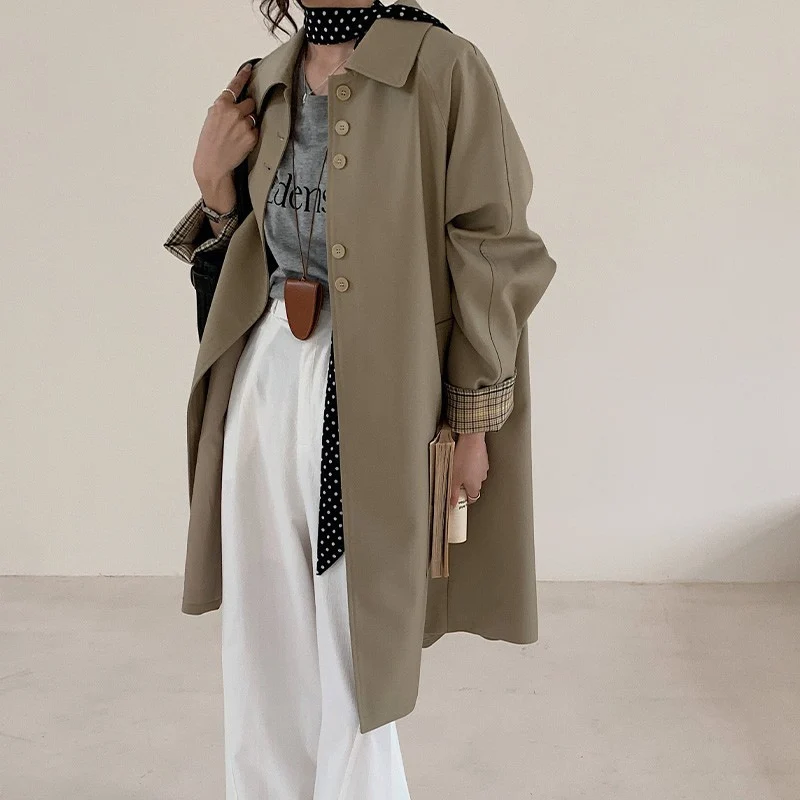 Damen leichter Trenchcoat mit kontrastierten Karomanschetten Drune