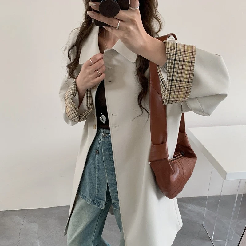 Damen leichter Trenchcoat mit kontrastierten Karomanschetten Drune
