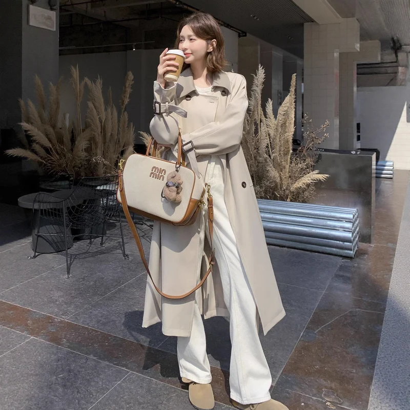 Damen Lang geschnittener minimalistischer Trenchcoat mit weichem Fall, überschnittenen Schultern und verstellbaren Ärmelriemen Drune