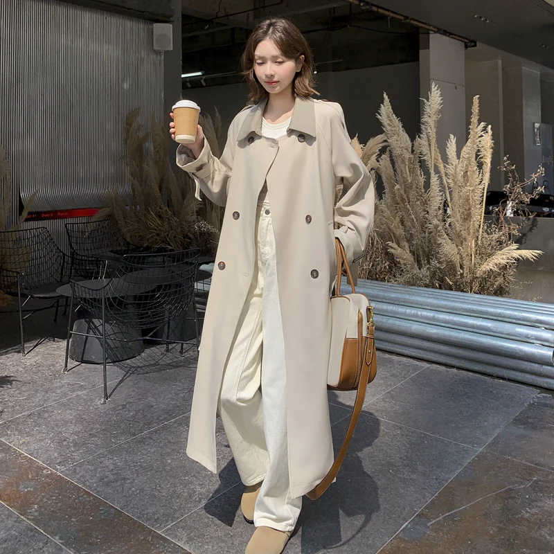 Damen Lang geschnittener minimalistischer Trenchcoat mit weichem Fall, überschnittenen Schultern und verstellbaren Ärmelriemen Drune