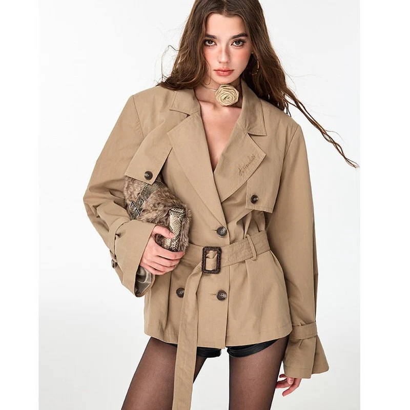 Damen Kurztrenchjacke mit taillierendem Gürtel und doppellagiger Schulterpasse Drune