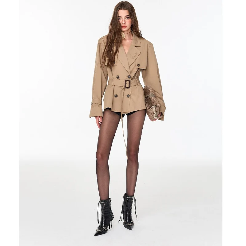 Damen Kurztrenchjacke mit taillierendem Gürtel und doppellagiger Schulterpasse Drune