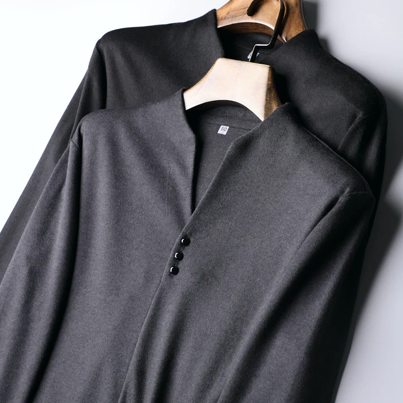 Herren Leichtes Feinstrick-Longsleeve mit verdeckter Knopfleiste und Stehkragen Drune