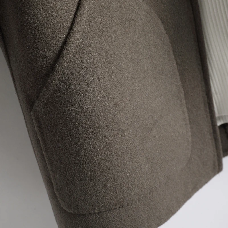 Herren Elegante Kurzjacke aus Wollmix mit Stehkragen, verdecktem Reißverschluss und konturierten Eingrifftaschen Drune