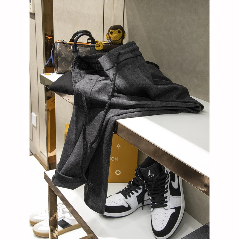 Herren Elegante Jogginghose im Tapered Schnitt mit Bundfalten und Kordelzug Drune