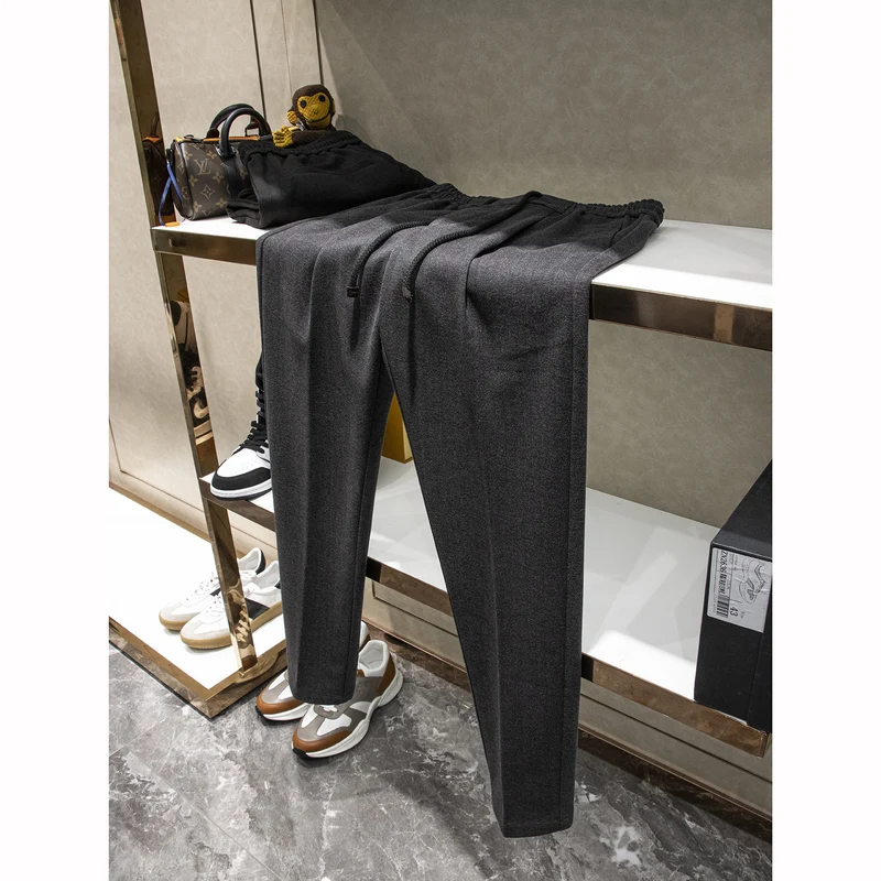 Herren Elegante Jogginghose im Tapered Schnitt mit Bundfalten und Kordelzug Drune
