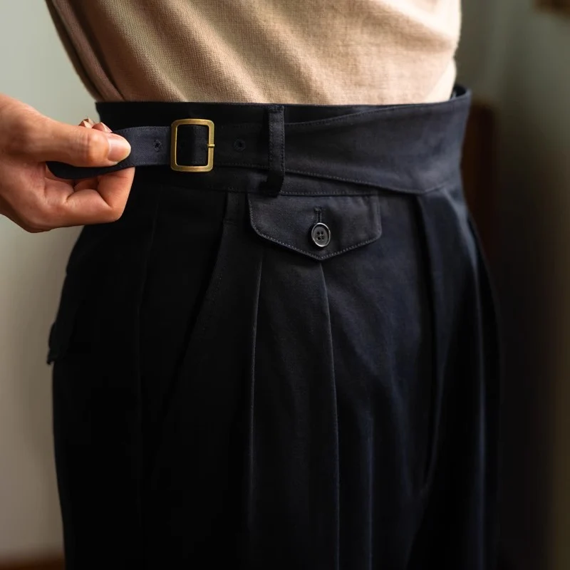 Herren Bundfaltenhose mit verstellbaren Seitenschnallen und Umschlag Drune