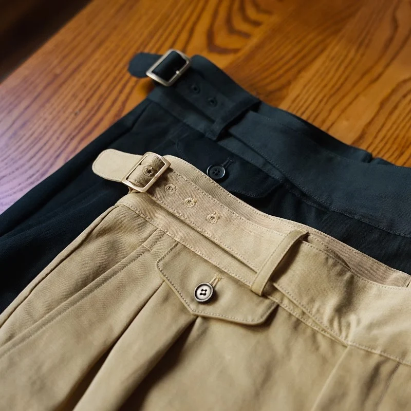 Herren Bundfaltenhose mit verstellbaren Seitenschnallen und Umschlag Drune