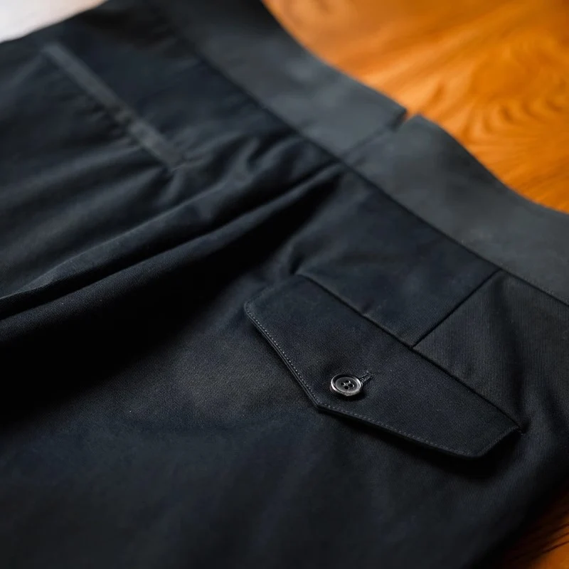 Herren Bundfaltenhose mit verstellbaren Seitenschnallen und Umschlag Drune
