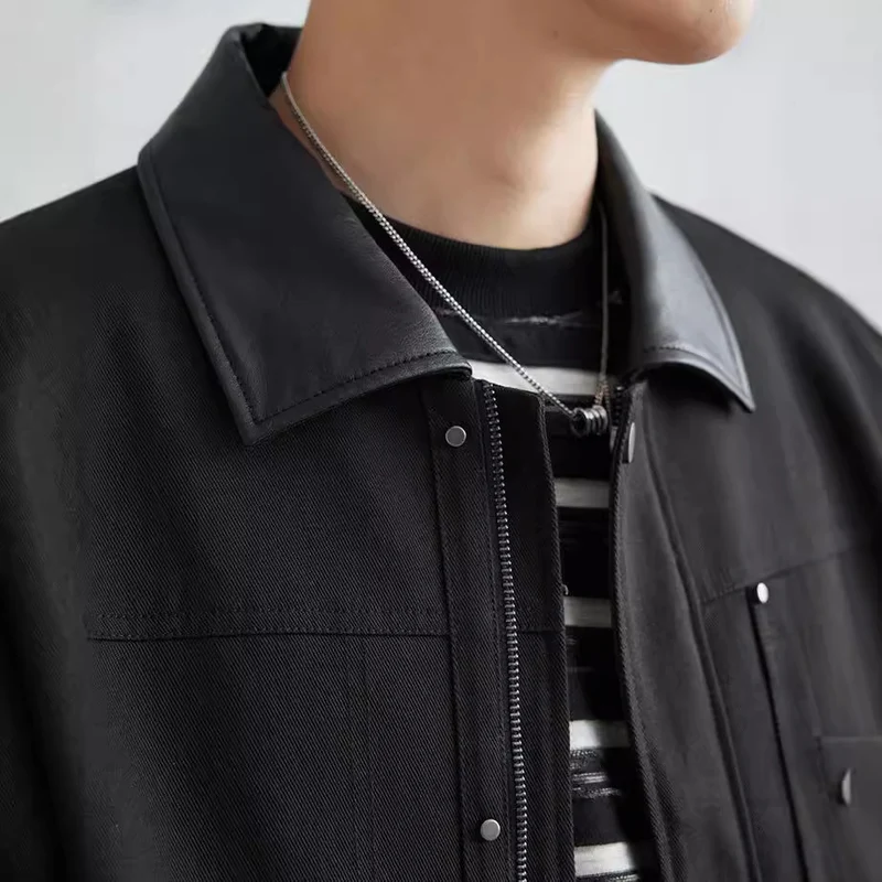 Herren Boxy-Zipjacke aus strukturiertem Baumwollmix mit Lederkragen und verdeckter Druckknopfblende Drune