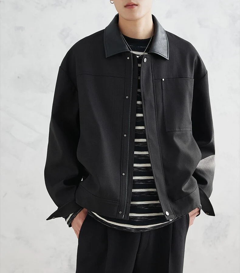 Herren Boxy-Zipjacke aus strukturiertem Baumwollmix mit Lederkragen und verdeckter Druckknopfblende Drune