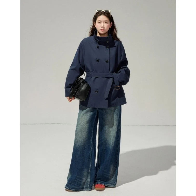 Damen Kurztrenchcoat mit taillierendem Gürtel und doppeltreiher Knopfleiste Drune