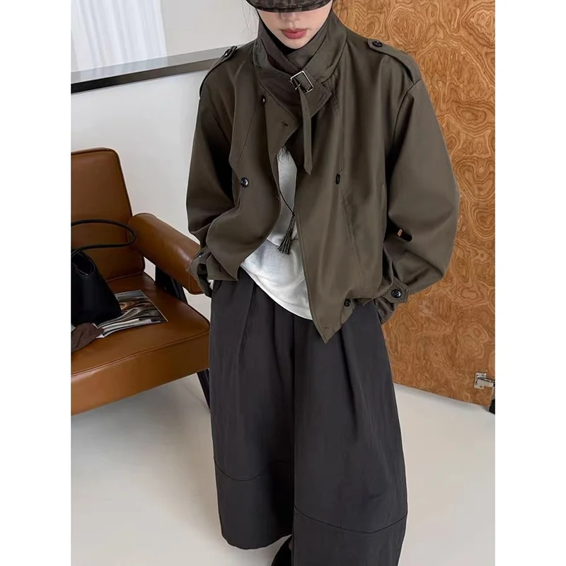 Damen Kurztrenchcoat im Boxy-Cut mit doppelreihiger Knopfleiste und Stehkragen Drune