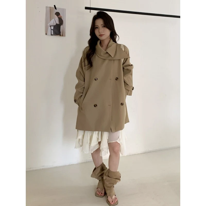 Damen Kurztrench mit extra weitem Revers, Raglanärmeln und Hornknopfdetails Drune