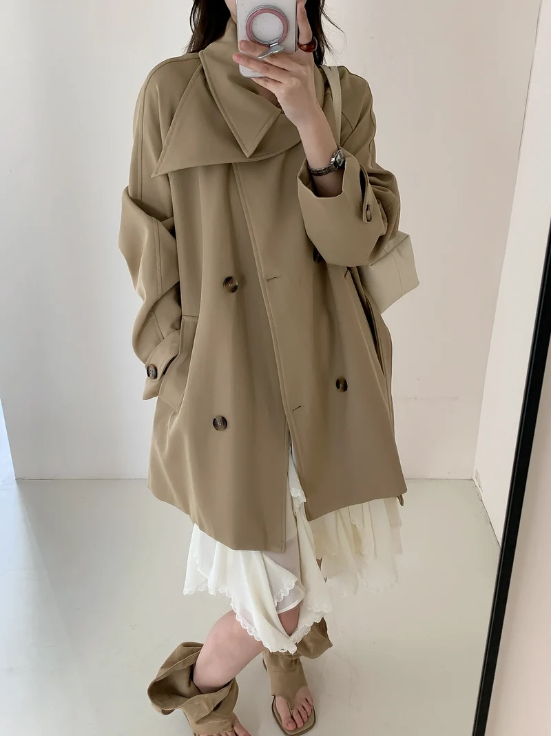 Damen Kurztrench mit extra weitem Revers, Raglanärmeln und Hornknopfdetails Drune