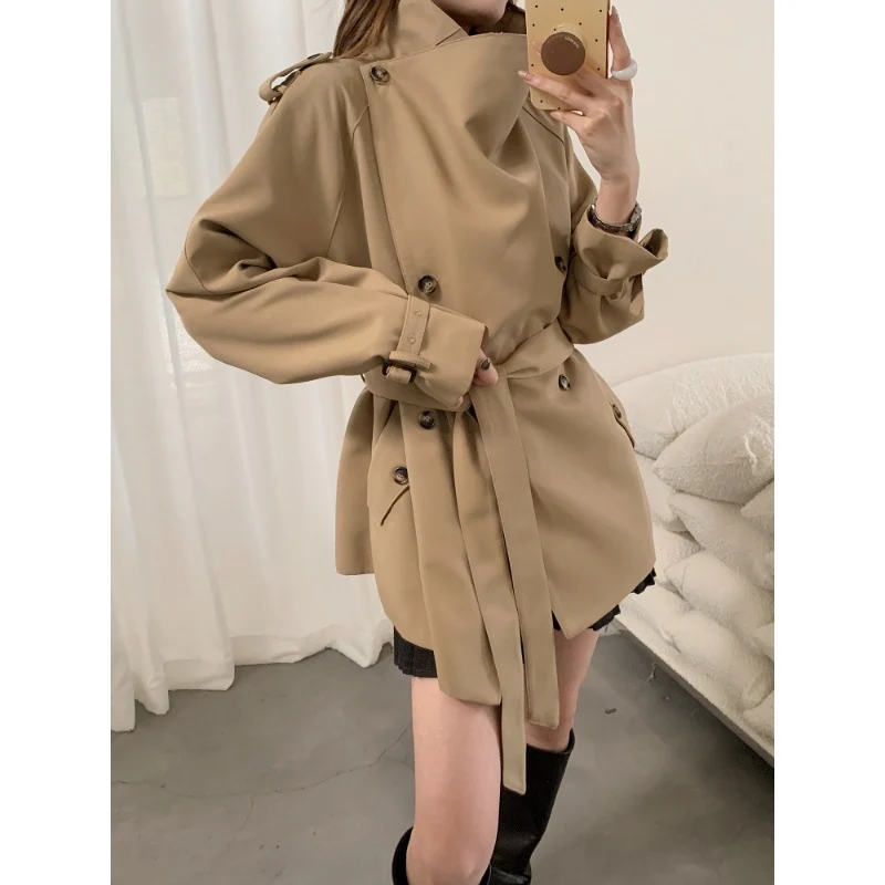 Damen Kurztrench im Boxy-Cut mit hohem Stehkragen und verstellbarem Taillengürtel Drune